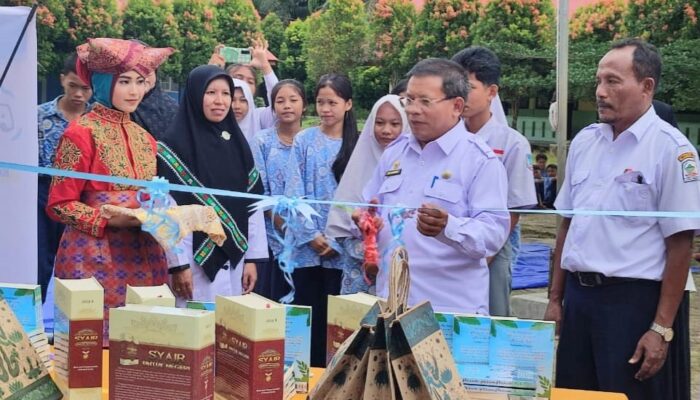 Guru Aceh Singkil Masuk Rekor Muri Pada Festival Syair Se-Asean