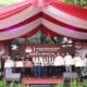 Wakil Bupati Asahan Taufik Zainal Abidin Siregar, bersama Divisi SDM KPU Sumut Robby Effendy, dan Komisioner KPU Asahan, foto bersama dengan para pemenang lomba Maskot Pilkada Asahan 2024. Waspada/Sapriadi