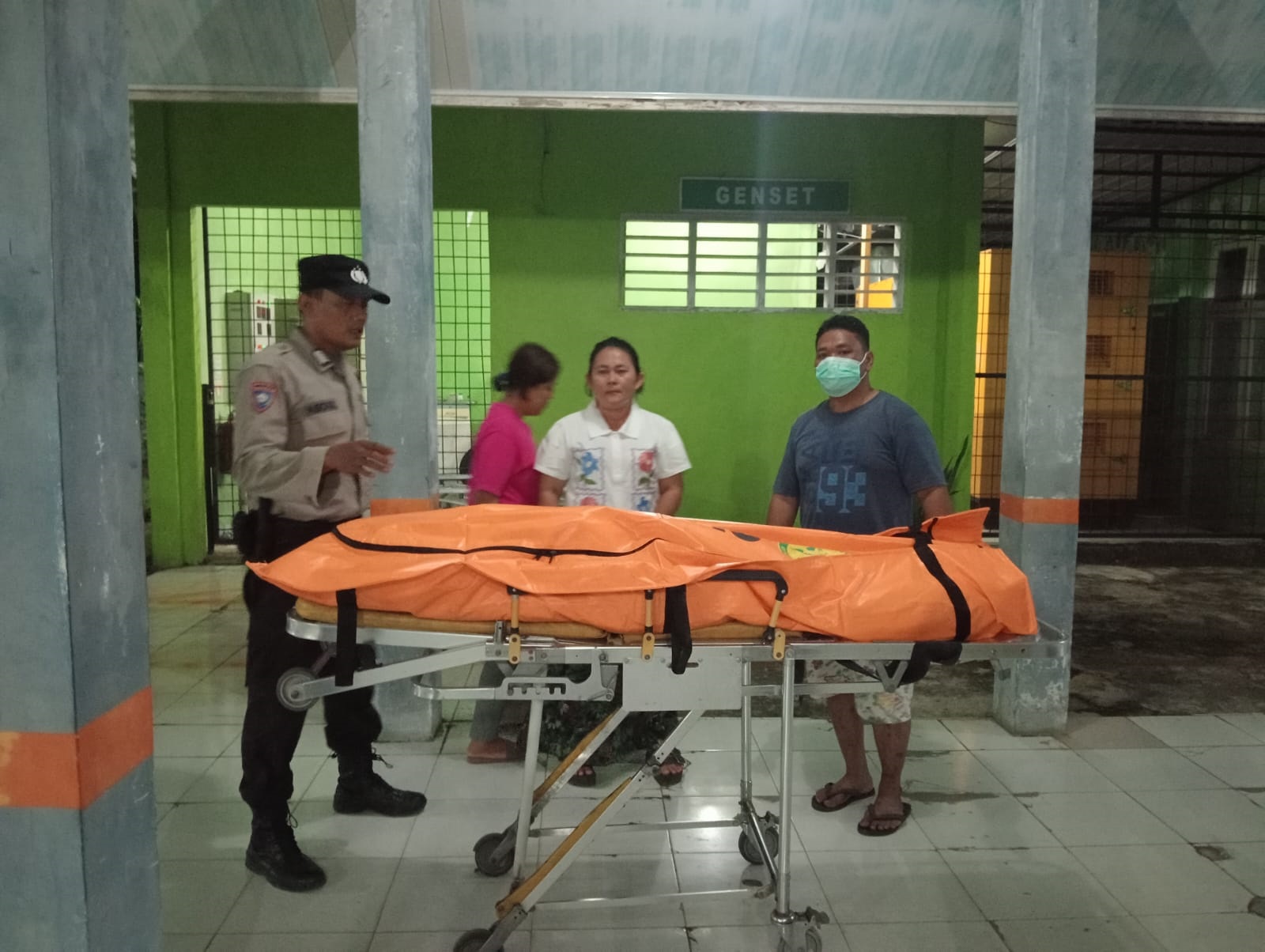Personel Polsek Pandan saat pengungkapan kasus penemuan mayat di daerah hukumnya. Waspada/ist