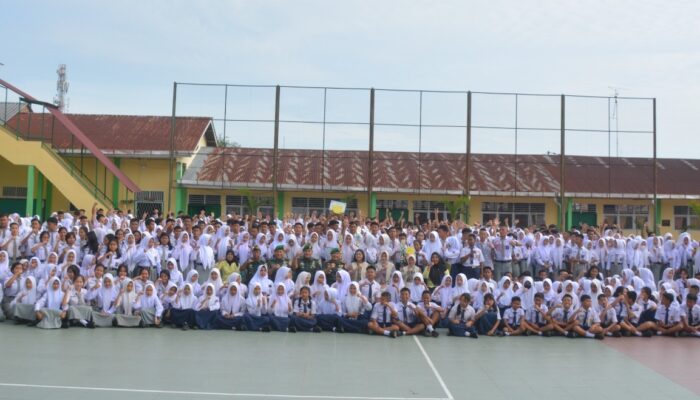 Danrem 022/PT Irup Upacara Bendera Di SMP-SMA Kartika I-4 Pematangsiantar