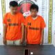 Kedua pelaku AW dan DFW serta barang bukti saat diamankan di Sat Narkoba Polres Simalungun.(Waspada/ist).