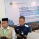 Kakanwil Kemenag Aceh Azhari didampingi General Manager GI Cabang Aceh Nano Setiawan dan Kepala UPT Asrama Haji Aceh Ali Amran saat diwawancara rekan media di Media Center Haji Banda Aceh, Selasa (28/05/24).(Waspada/T.Mansursyah)