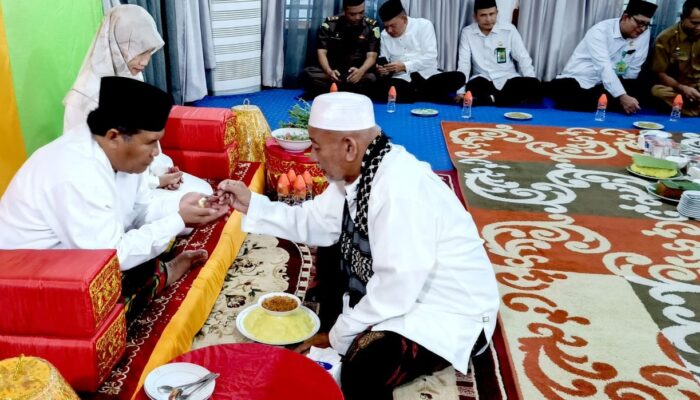 Prosesi Peusijeuk Pj Bupati Pidie Dan Isteri Ke Tanah Suci Penuh Haru