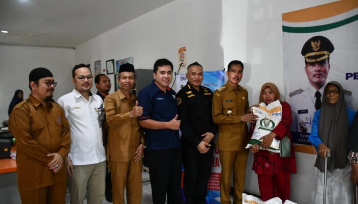 Bulog Dan Pemko Langsa Salurkan 132 Ton Beras