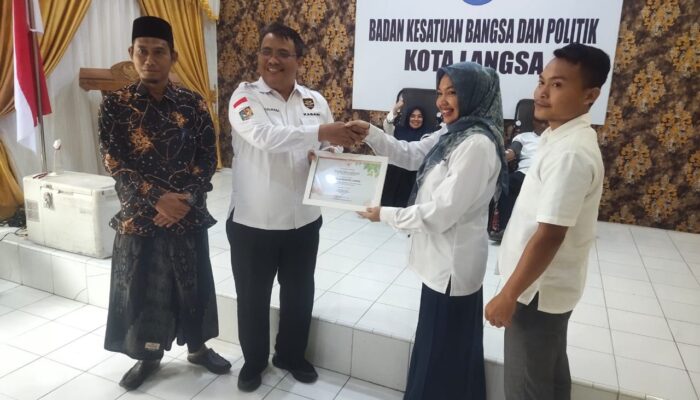 Kesbangpol Langsa Terima Penghargaan Dan Donor Darah
