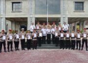 Sebanyak 22 personel Polres Aceh Timur menerima penghargaan dari Kapolres, Rabu (29/5). Waspada/H. Muhammad Ishak