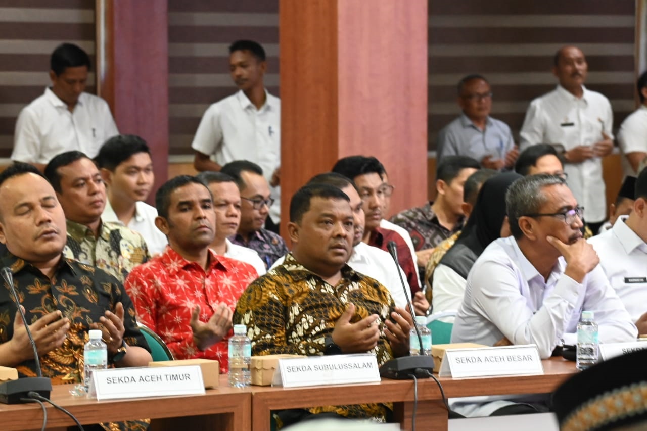 Sekdakab Aceh Besar, Sulaimi menghadiri Rapat Koordinasi Pencegahan Koprupsi Terintegrasi Wilayah Aceh di Gedung Serba Guna Kantor Gubernur Aceh, Banda Aceh, Rabu (29/5). (Waspada/Ist)