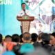 Bupati Simalungun Radiapoh H Sinaga saat membuka Festival Tari dan Lomba Senam Lansia 2024 di halaman kantor Bupati Simalungun, Pamatangraya, Kamis (30/5).(Waspada/ist).