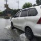 Badan jalan nasional digenangi banjir, bahkan setiap hujan turun jalan tersebut menjadi langganan banjir, di Desa Terutung Seperai Kecamatan Bambel. Waspada/Seh Muhammad Amin