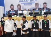 Terisak, Pj.Bupati Aceh Utara Lepaskan Kloter 03