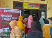 Masyarakat Kecamatan Gunung Meriah saat mengantre untuk pengambilan bahan pangan murah, di Aula Kantor Kecamatan, Rabu (7/5/2024). WASPADA/Ist