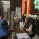 Amil BMA sedang melayani mustahik yang menyerahkan berkas permohonan bantuan pada konter Baitul Mal Aceh, Rabu (08/05/24). (Waspada/T.Mansursyah)