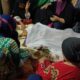 SEORANG bocah ditemukan tak bernyawa diduga akibat hanyut terbawa arus air. Waspada/Ist