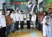 Ketua DPRD Deliserdang Zakky Shahri saat mengembalikan formulir di PKB Deliserdang. (Waspada/ist).