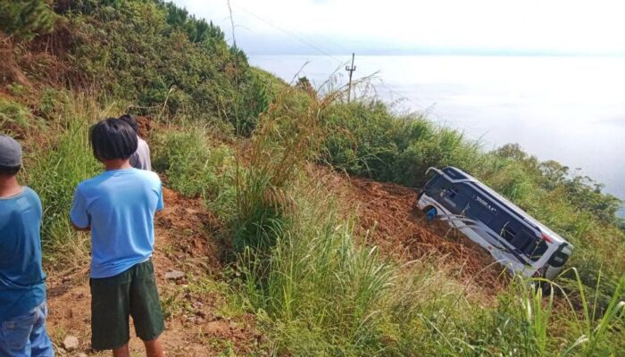 Bus Terseret Longsor, 1 Tewas