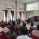 drh. Taing Lubis MM, dari BKSDA Aceh, memberikan materi dalam Sosialisasi Satwa Liar Dilindungi dan Larangan Penggunaan Senapan Angin Kaliner 4,5 MM di Aula Polres Aceh Timur di Peudawa, Selasa (7/5). Waspada/H. Muhammad Ishak