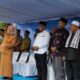 Wali Kota Susanti Dewayani melepas peserta pawai Taaruf MTQN ke-56 tingkat Pematangsiantar dengan mengibaskan bendera pelepasan dari depan Balai Kota, Jl. Merdeka, Senin (13/5).(Waspada-Ist).