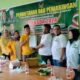 Hannan dan tim perwakilan Irsan, terima formulir pendaftaran balon Wali Kota dari Ketua Tim Penjaringan Ahmad Sukia disaksikan Ketua DPC PBB Parsaulian Lubis. (Waspada/Ist