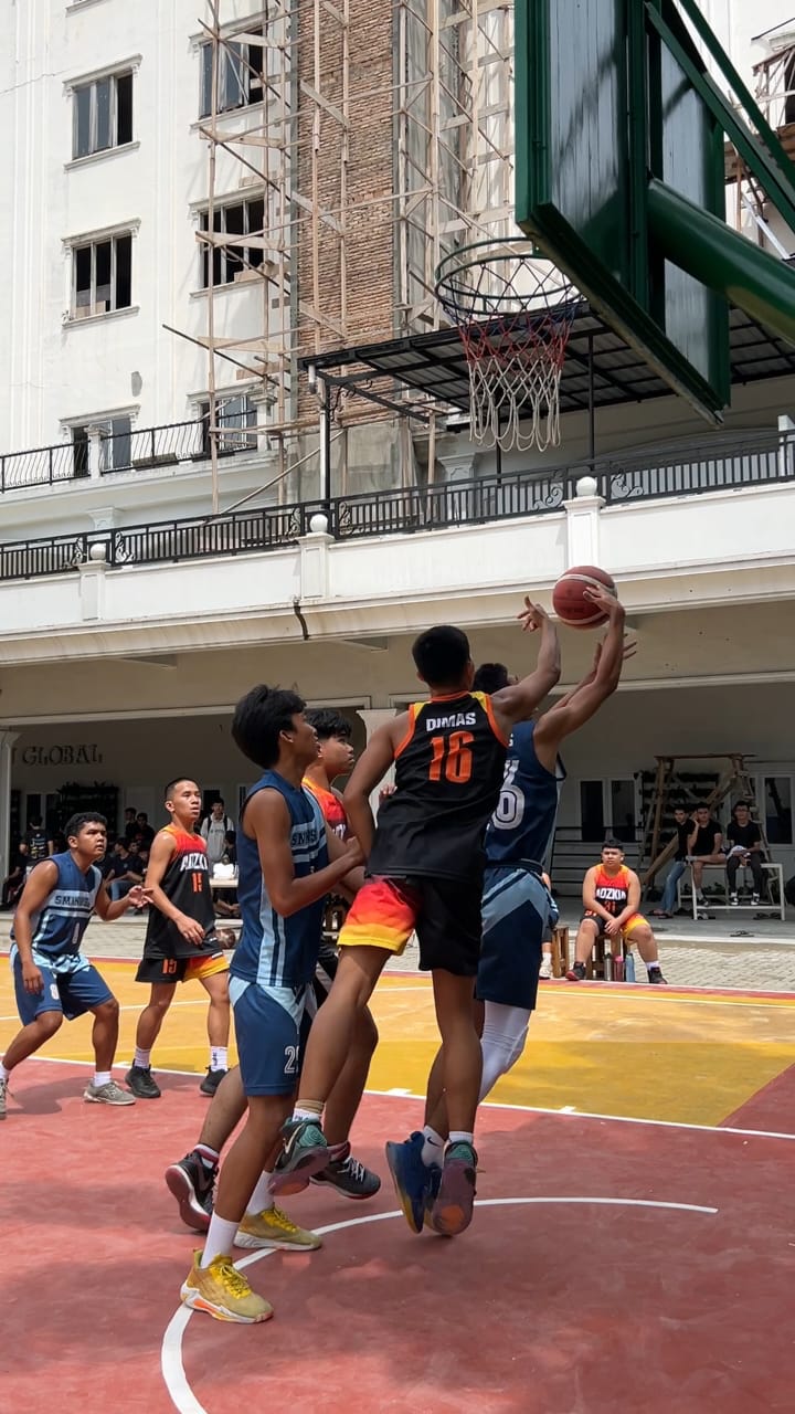 Babak penyisihan basket yang diperlombakan pada hari kedua kegiatan Education Expo 2024 Edu Global School Medan. Waspada/ist