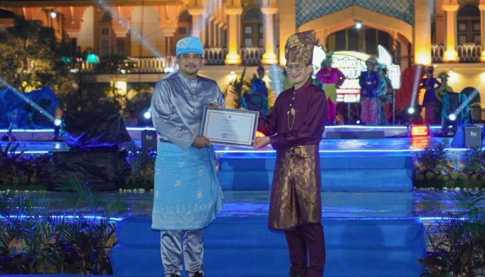 Gemes Tiga Kali Masuk Event Terbaik Nasional, Bobby Nasution Raih Penghargaan dari Menparekraf