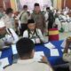 ASISTEN Pemerintahan dan Kesra Setda Pemprov Sumut Basarin Yunus Tanjung juga Plt. Kadis Kesehatan Sumut dan Wakil Koordinator Panitia Petugas Haji Embarkasi Medan memantau kedatangan jamaah calon haji Kloter 1 di Asrama Haji Medan, Minggu (12/5). Waspada/Surya Efendi