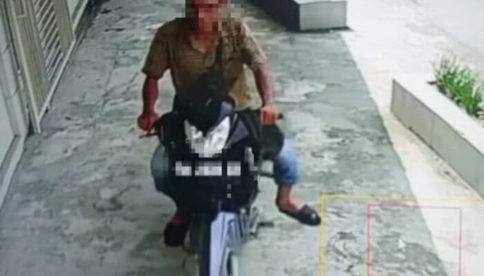 Modus Mau Shalat, Pencuri Kotak Infak Terekam CCTV