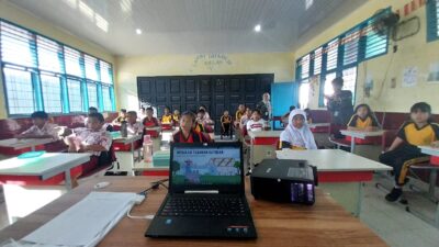 Edukasi Hidroponik Dan Cuci Tangan: Menanam Kebiasaan Sehat Di SD Edukasi Hidroponik Dan Cuci Tangan: Menanam Kebiasaan Sehat Di SD