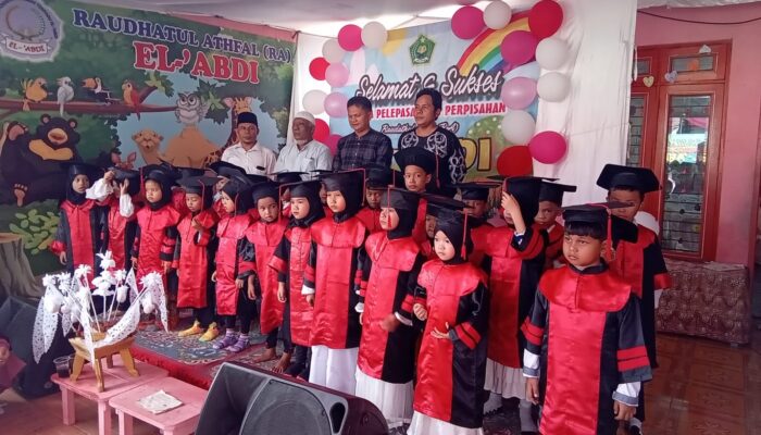 Wisuda 31 Santri RA El-Abdi Angkatan Ke-III Tahun 2023-2024 Berlangsung Meriah