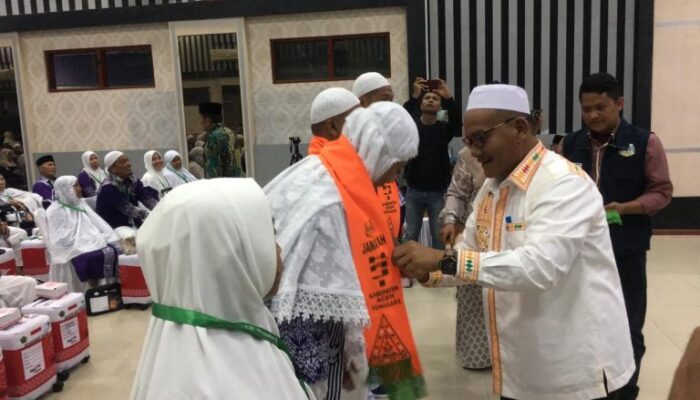 Jamanuddin Lepas Keberangkatan 114 Calhaj Agara