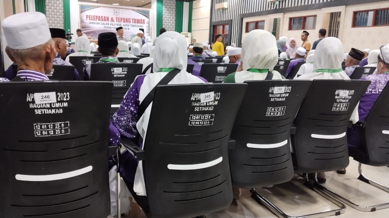 Jamanuddin Lepas Keberangkatan 114 Calhaj Agara Jamanuddin Lepas Keberangkatan 114 Calhaj Agara