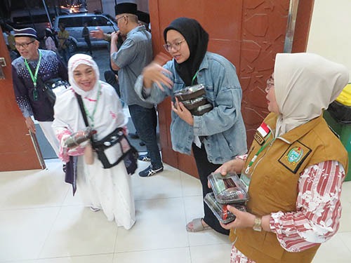 Foto Kloter 19 Tiba Di Asrama Haji Medan Foto Kloter 19 Tiba Di Asrama Haji Medan