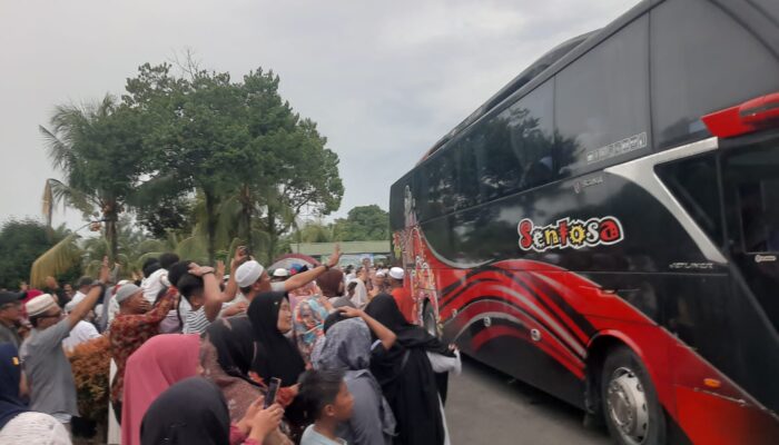 Isak Tangis Warnai Pelepasan 150 Calhaj Asal Simalungun Menuju Makkah