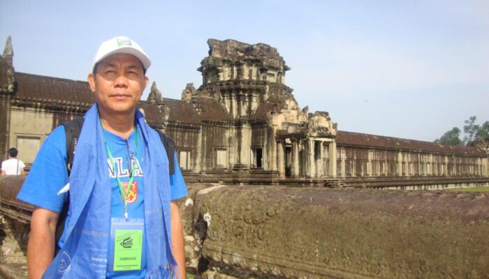 Sarjana Dalam Gendongan