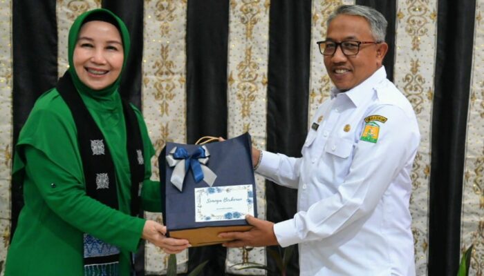 Anggota Persit KCK Kodam IM Ikut Pelatihan Anyam Rotan
