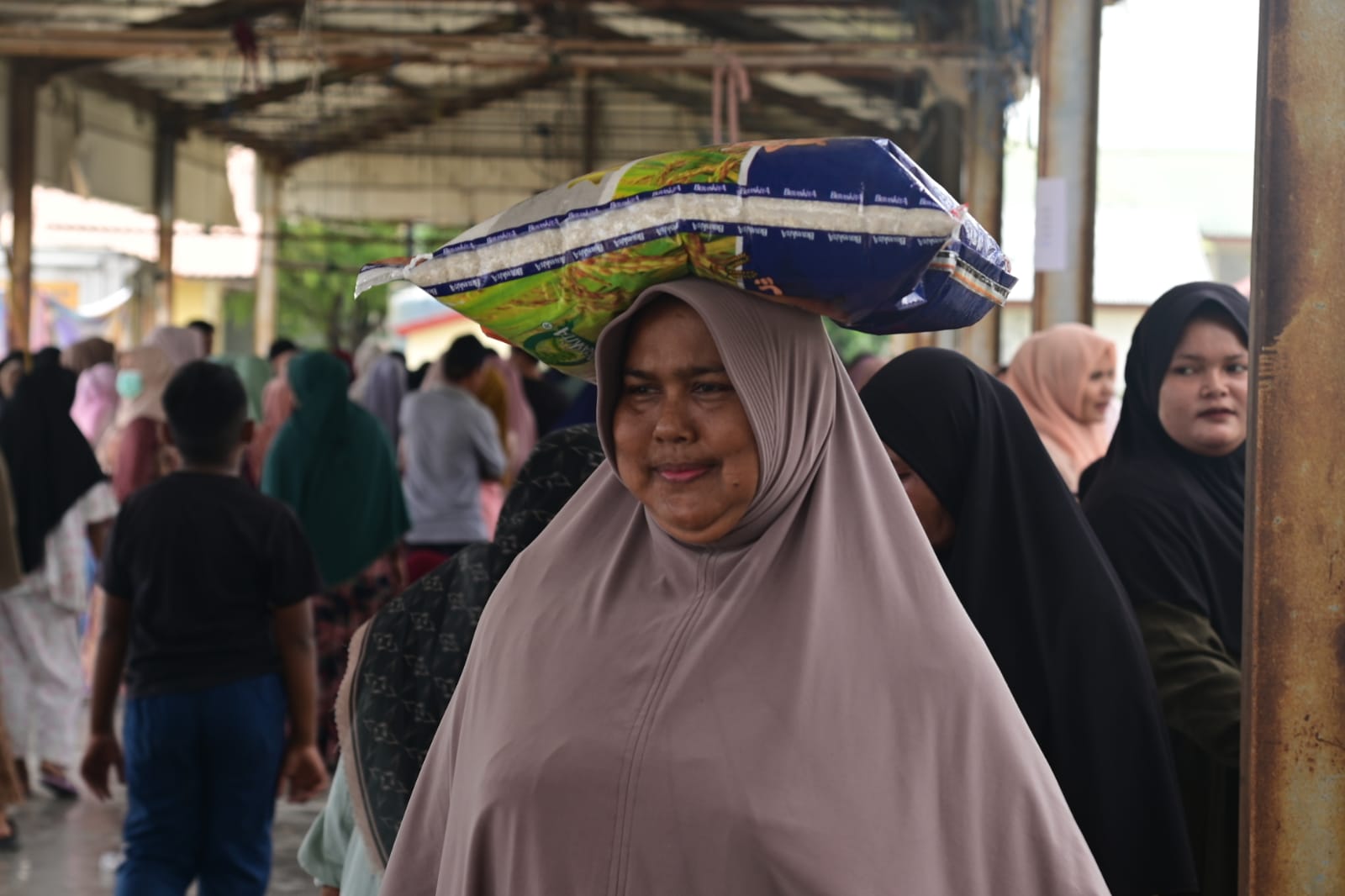 Warga Krueng Raya Nikmati Pasar Khusus Jelang Idul Adha