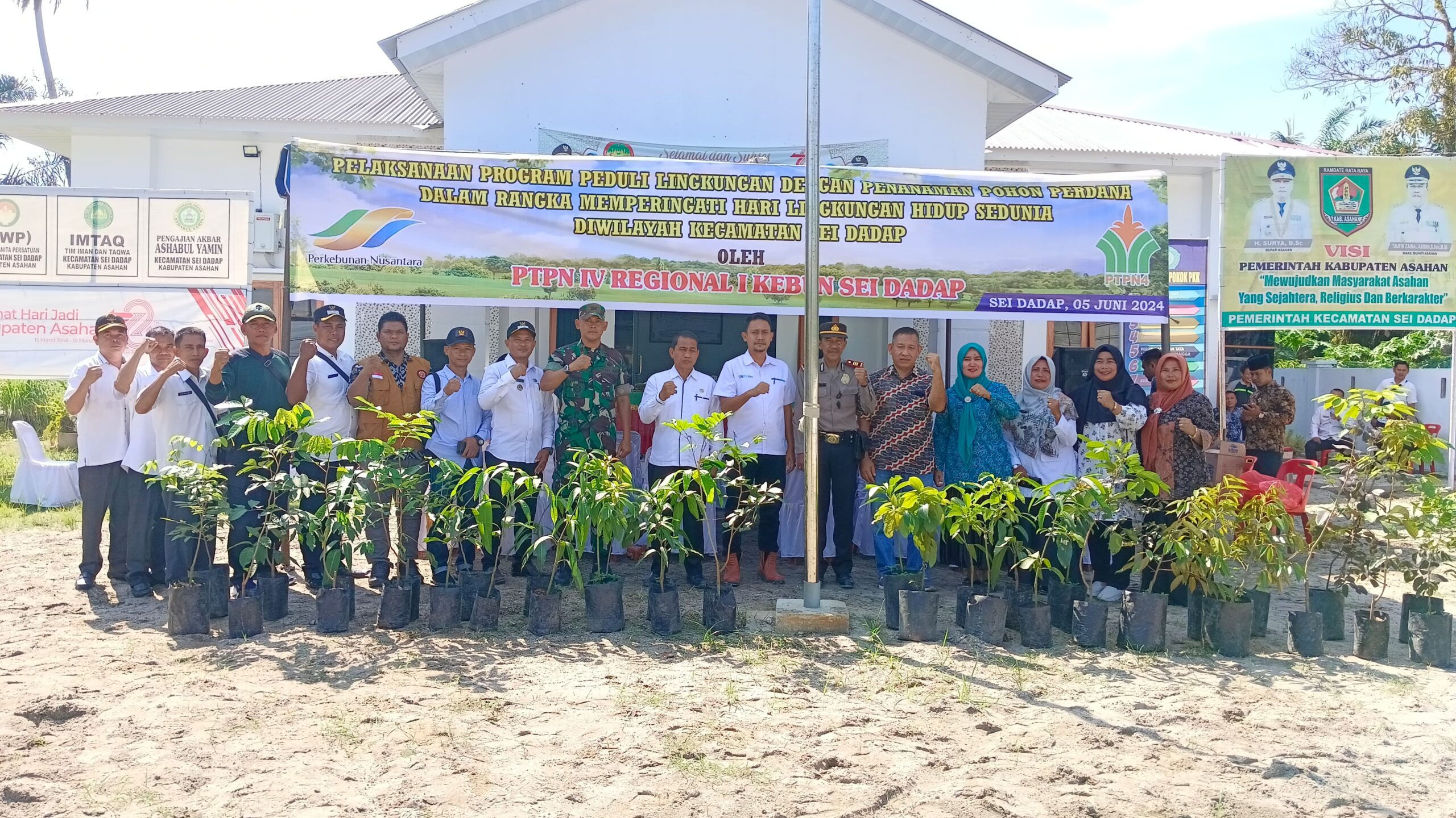Hari Lingkungan Hidup SeduniaPTPN IV PalmCo Perluas Program Pelestarian Lingkungan Melalui Penyaluran Puluhan Ribu Bibit Pohon & Ikan