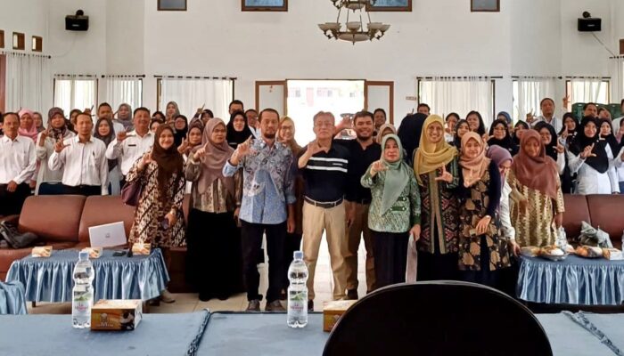 Dosen Unimed Latih Skill Social Learning Networking Guru Matematika Kab. Langkat
