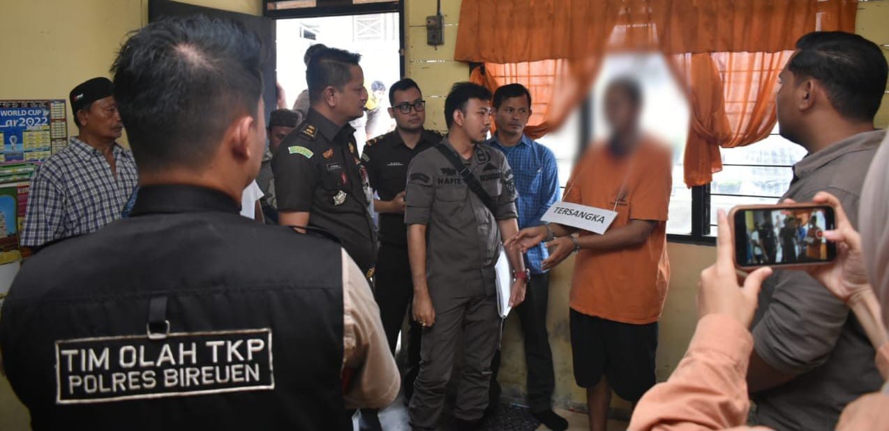 Kasus Pembunuhan Adik Kandung Direkonstruksi Kasus Pembunuhan Adik Kandung Direkonstruksi