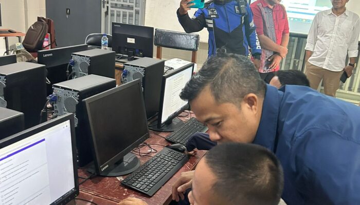 Pj Wali Kota Tinjau Pelaksanaan UAS Secara Digital Di Sekolah Tebingtinggi