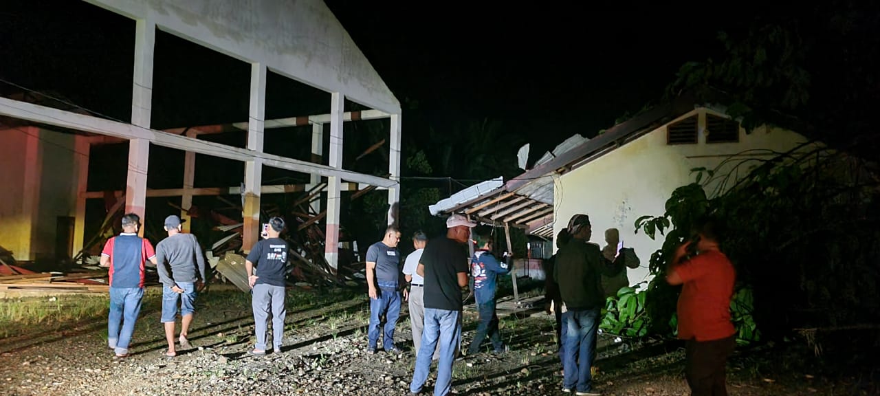 Puting Beliung Rusak Puluhan Rumah Di Hutaraja Tinggi Puting Beliung Rusak Puluhan Rumah Di Hutaraja Tinggi