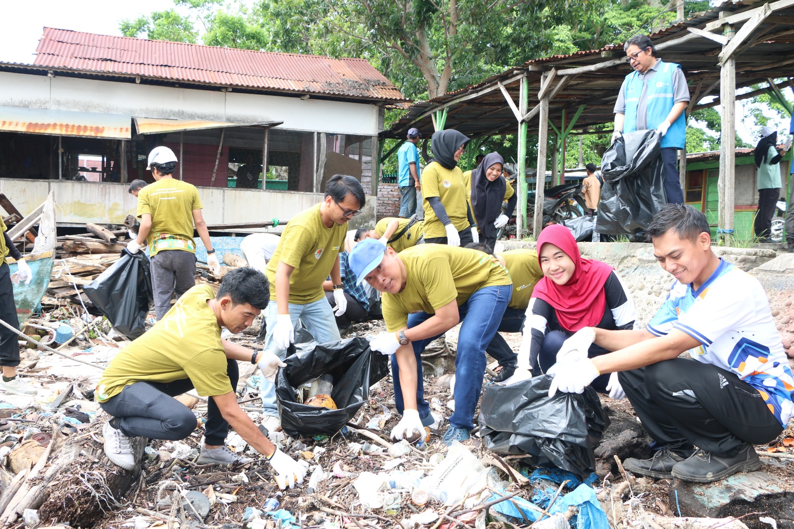 Indonesia Power UBP Bersihkan Hampir 0,5 Ton Sampah