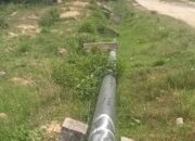 Awas Berbahaya, Jalur Pipa Minyak Pertamina EP Rantau ‘Mengular’ Di Permukaan Tanah