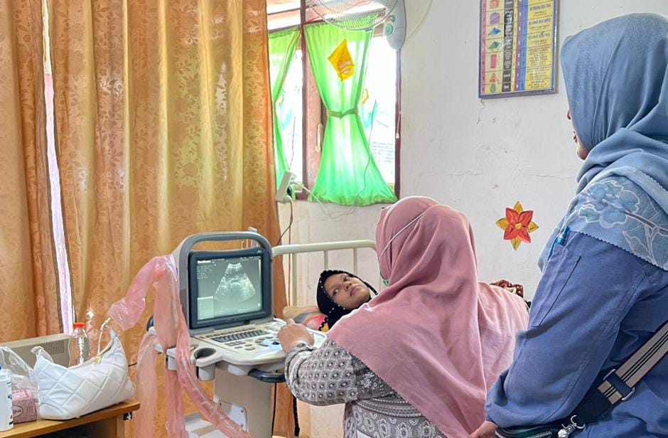 Ratusan Warga 'Serbu' Layanan Kesehatan Gratis Medco Ratusan Warga 'Serbu' Layanan Kesehatan Gratis Medco