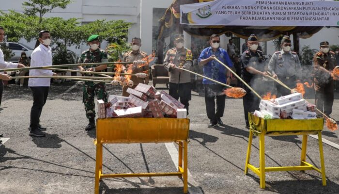 Wali Kota P. Siantar Ikut Musnahkan Barang Bukti 60 Perkara Inkrah