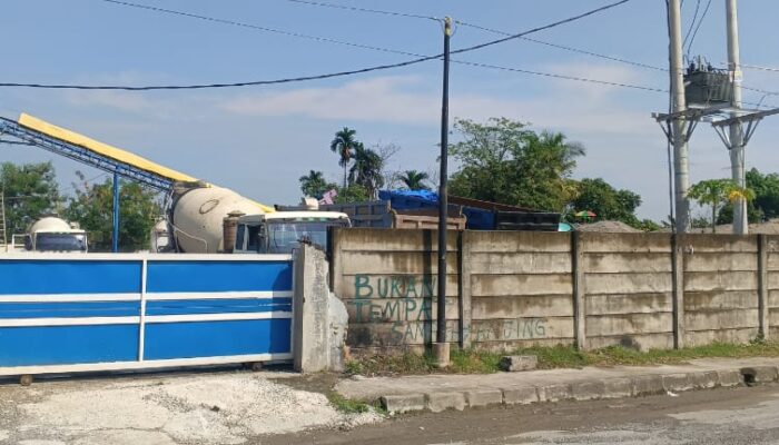 Masyarakat Pintu Tol Semayang Hirup Debu Semen Tiap Hari, Minta Tutup Pabrik Beton