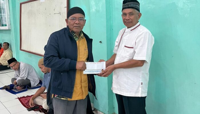 Pensiunan Karyawan Pesantren Darul Mursyid Diberangkatkan Haji