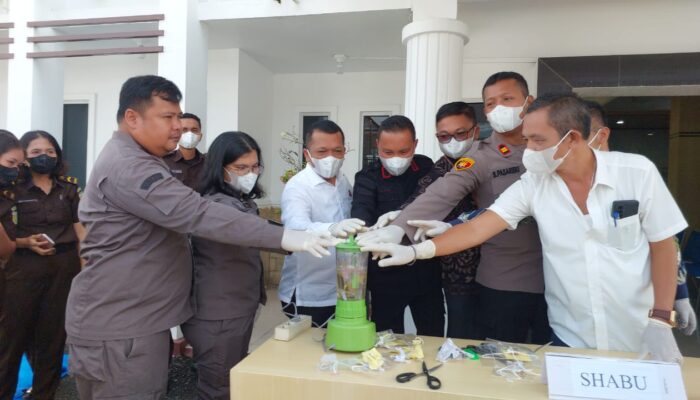 Kejari Toba Samosir Musnahkan Barang Bukti 33 Kasus Inkrah 2024