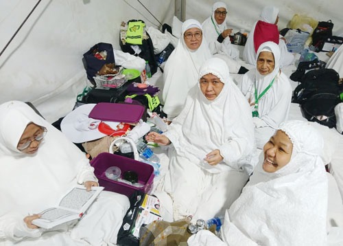 Foto-foto Jamaah Kloter 24 Embarkasi Medan Berkumpul Di Arafah