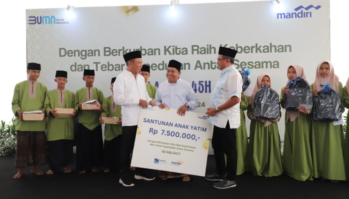 Rayakan Momen Berbagi Di Idul Adha, Bank Mandiri Salurkan Daging Kurban Ke Masyarakat
