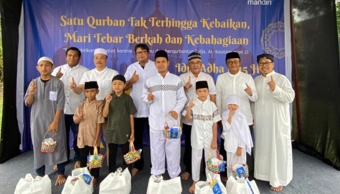 Usung Semangat Berbagi, Bank Mandiri Region 1/Sumatera 1 Bagikan 1.100 Daging Hewan Kurban